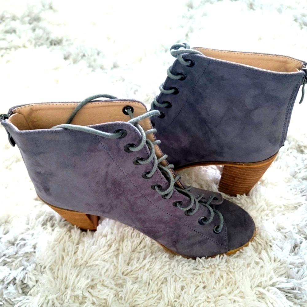 Catherine Malandrino  Jerzinie Suede Lace Up Booties Size 7.5